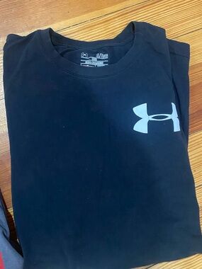 Under Armour Men’s Black Short Sleeve Tee with White Logo